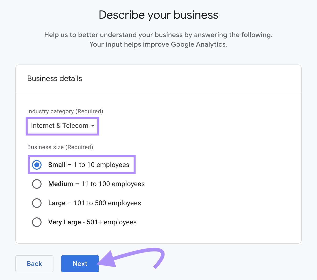 "Internet & Telecom" seleccionada en el campo "Categoría de industria" y "Pequeña - de 1 a 10 empleados" seleccionada en el campo "Tamaño de la empresa".